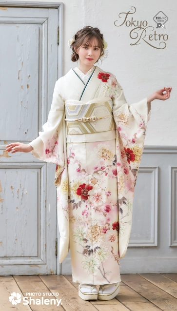 マーシュ彩ちゃん”着用の振袖-白｜成人記念の新作振袖ご紹介 TR-