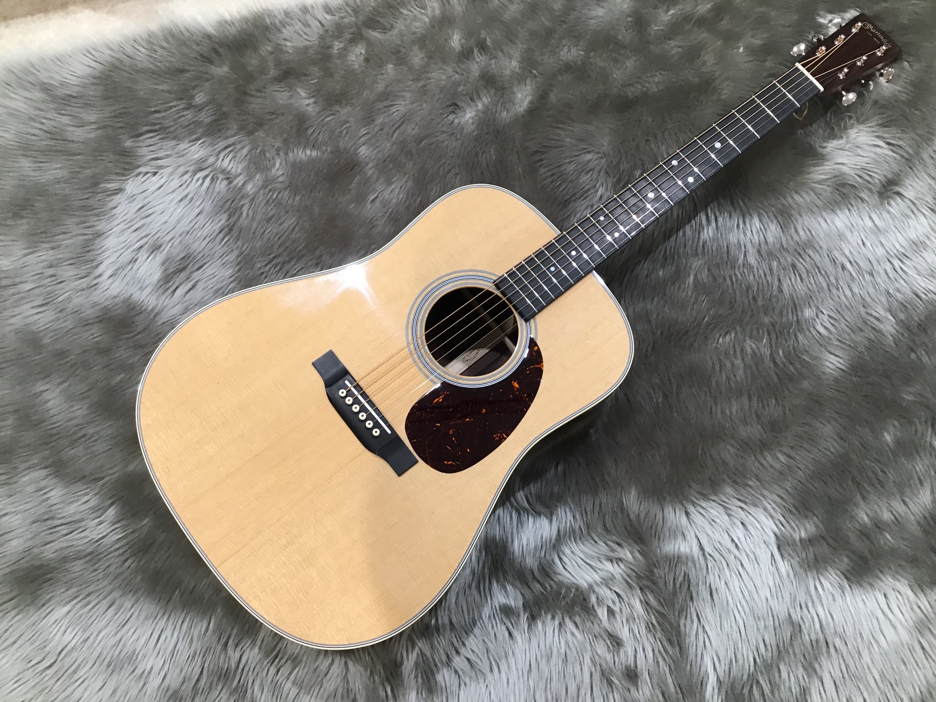 アコギ】Martin、VTS加工を施したプレミアム・シトカ・スプルース仕様