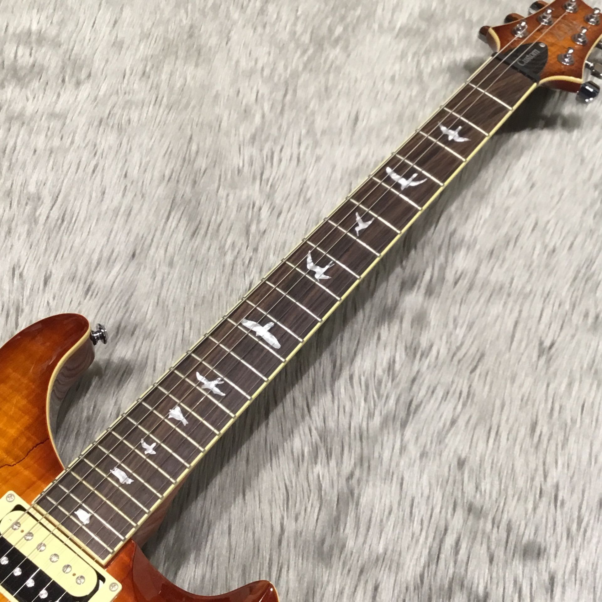 新入荷情報】中古 PRS SE CUSTOM 24 のスポルテッドメイプルトップ仕様