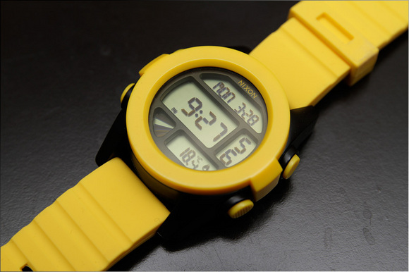 NIXONの新デジタル時計THE UNITのレビュー - 植山周志のぶっ飛ぶブログ