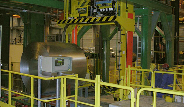 円周ストラッピング機械（コイル用） | Signode