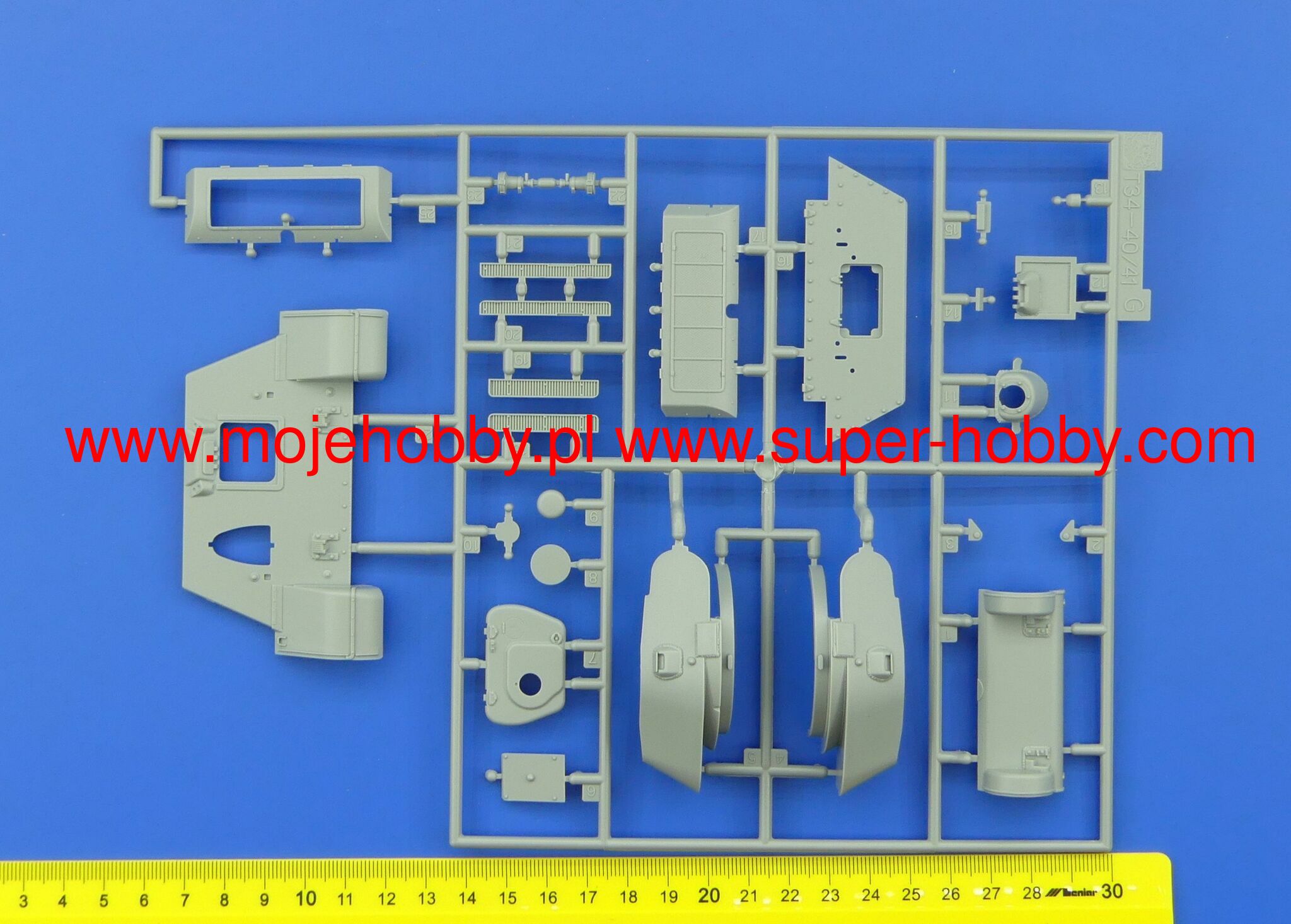 T-34/76 STZ Mod.1942 2 in 1 The Battle of Stalingrad Dragon 6453