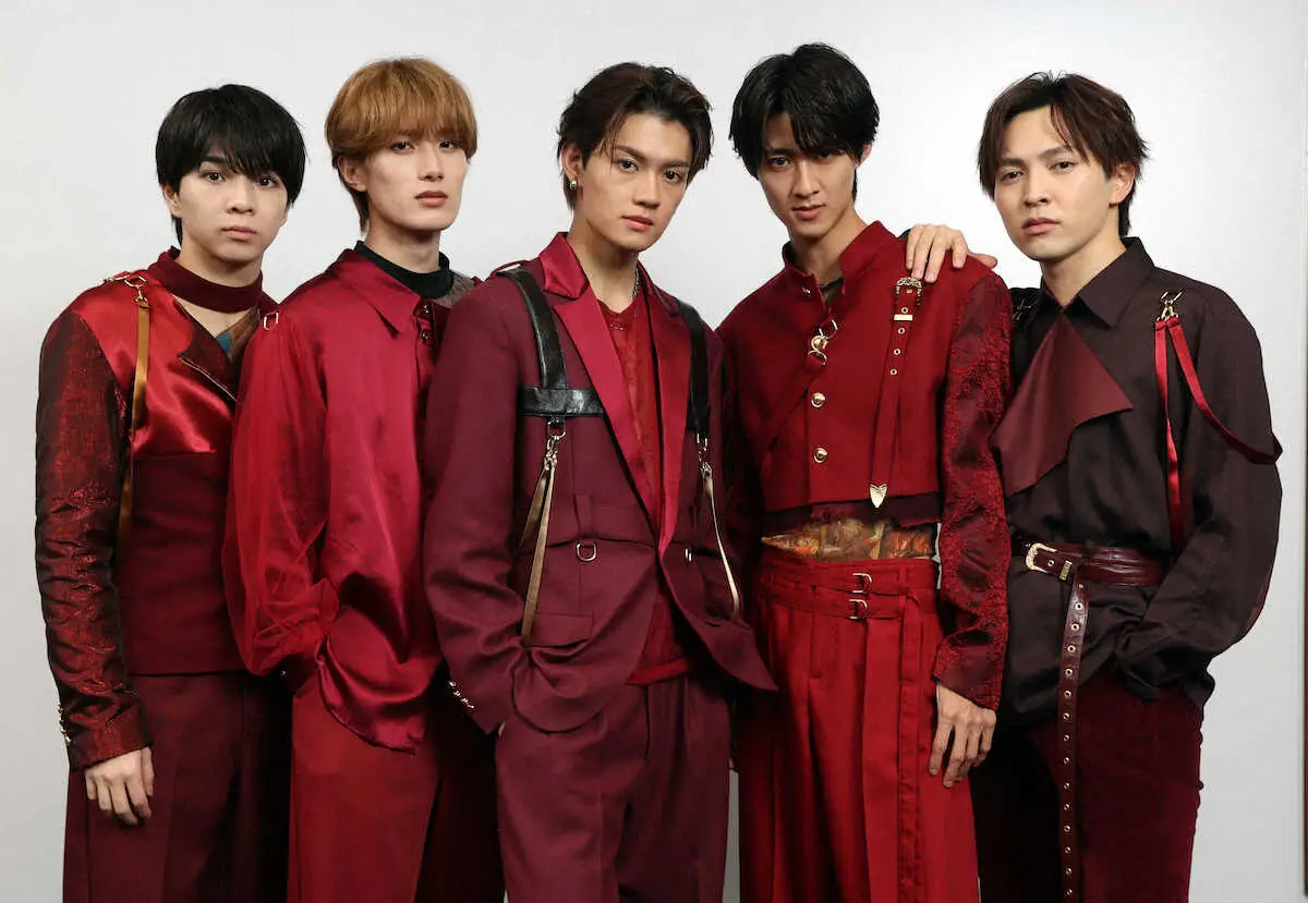 ポーズを決めるM！LK（左から）塩崎太智、山中柔太朗、佐野勇斗、曽野