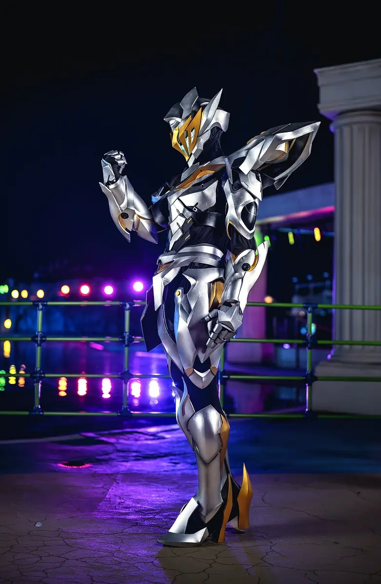 記事全文】【コスプレ図鑑】190cmレイヤーの「オタク魂」が燃えた!!96