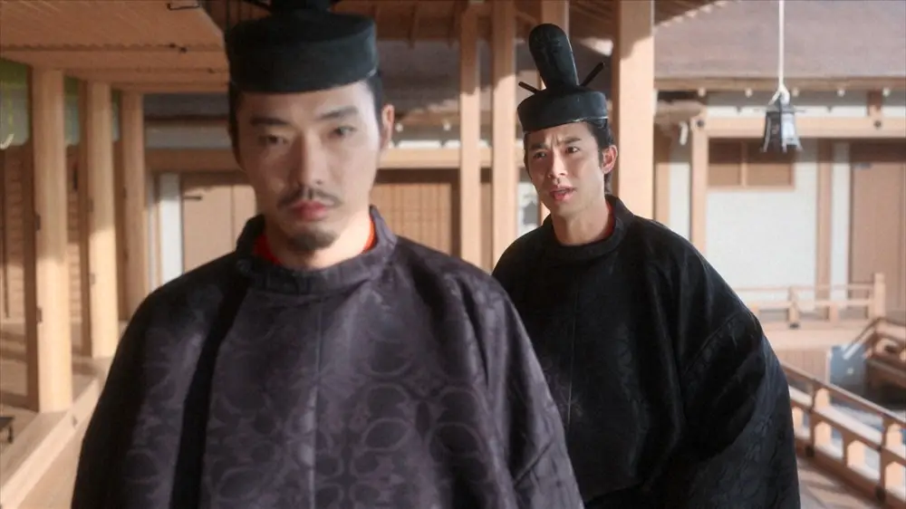 大河ドラマ「光る君へ」第43話。藤原行成（渡辺大知・奥）は大宰府赴任