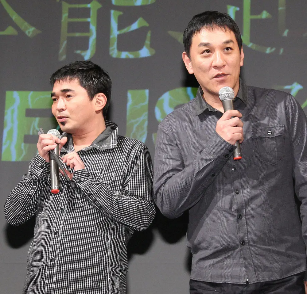 電気グルーヴの石野卓球（左）とピエール瀧（2012年撮影） - スポニチ