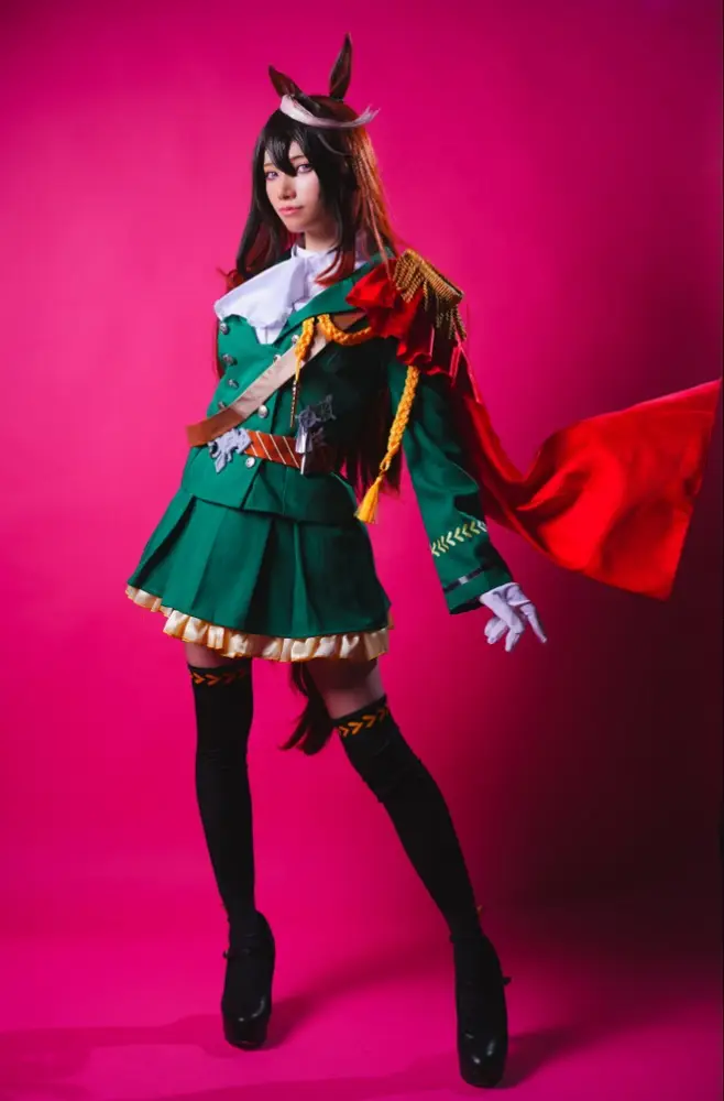 コスプレイヤーうちや『ウマ娘』シンボリルドルフ なびく髪の毛と