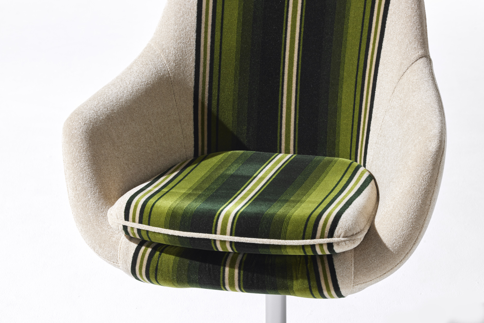 Cosmic Chair Xtype/コスミックチェア エックスタイプ - SWITCH Online