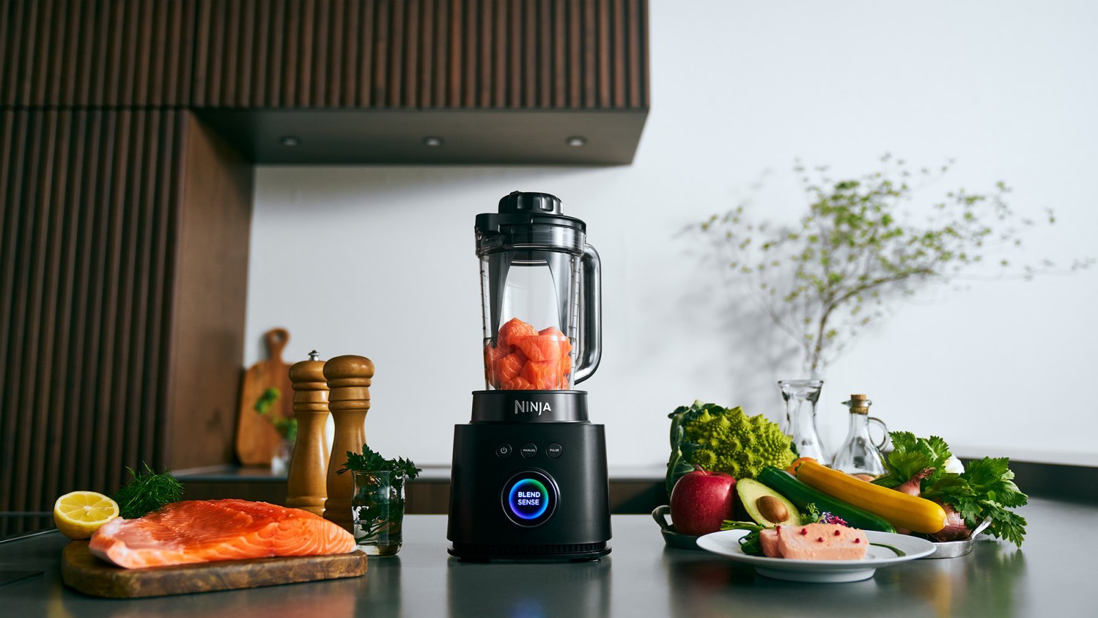 Ninjaの最新ミキサーがすごい！ 食材の自動検知機能でシェフクオリティ