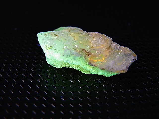 Hokkaidoite北海道然別湖産蛍光オパール原石 1.8g - パーフェクト