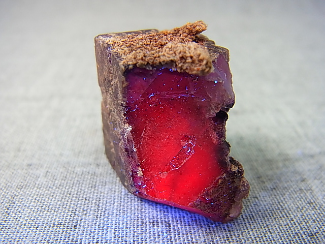 メキシコ・オハエラ鉱山産フローライト原石（赤色蛍光） 20.0g