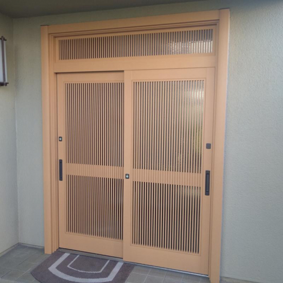 八王子市】リシェント玄関引戸Ⅱ SG仕様 S52型 万本格子カバー工事