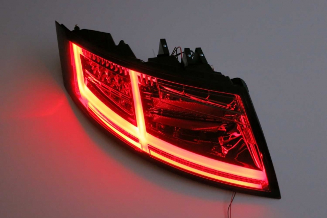 SONAR(ソナー) テールランプ LEDライトバー レッド&スモーク アウディ