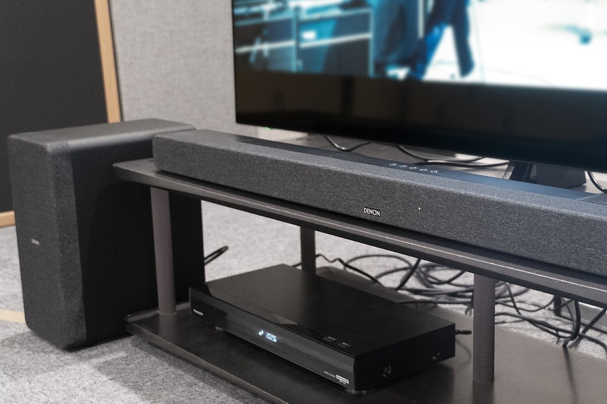 デノン「DHT-S517」なら“高さ”もリアル。3.1.2chサウンドバーが令和の