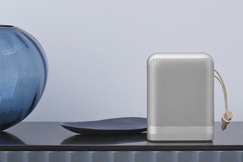 B&O PLAY、前後にユニットを配置して360度再生する小型Bluetooth