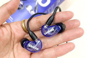 Shure、有線イヤホン「SE215 Special Edition」に新色『パープル