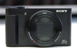 ソニー、世界最小の光学30倍ズーム対応デジカメ“Cyber-shot”2機種