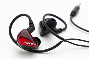 qdcのすべてを表現する“皇帝” 、ハイエンド・ハイブリッド型イヤホン