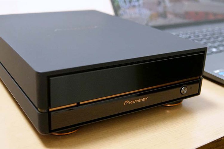 CD再生もリッピングももっと高音質に。パイオニア新BDドライブ「BDR