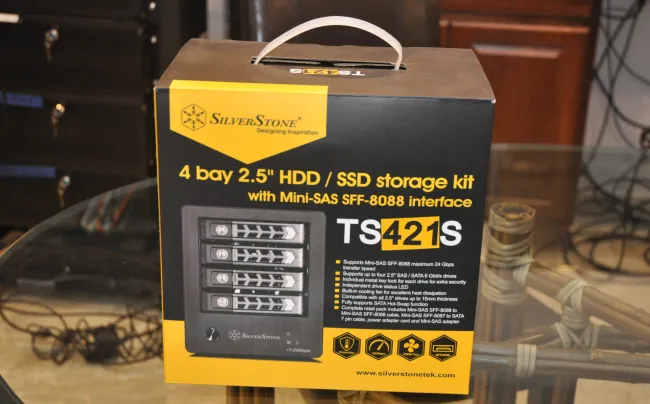 SilverStone TS421S 4-Disk SATA/SAS Disk Enclosure Review - Phoronix