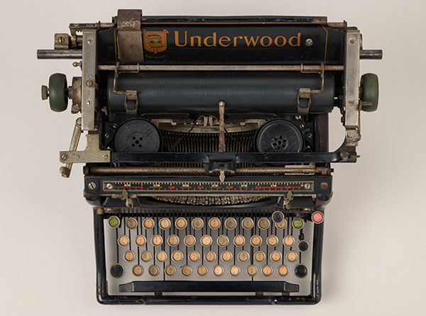 アンダーウッド社製 カナタイプライター | コレクション | 印刷博物館