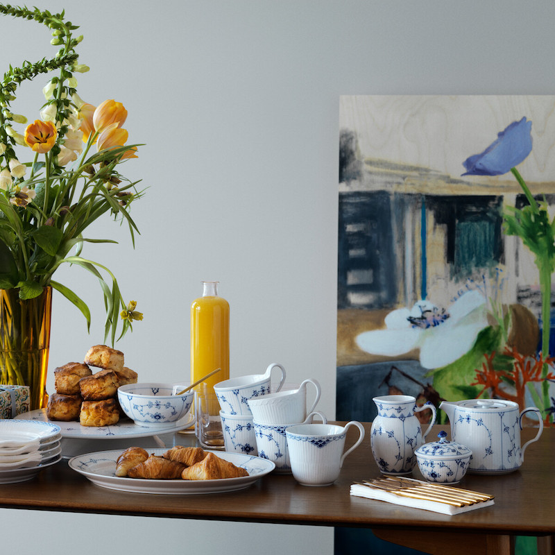 ブルーフルーテッド プレイン ハイハンドルマグ 330ml|ロイヤル