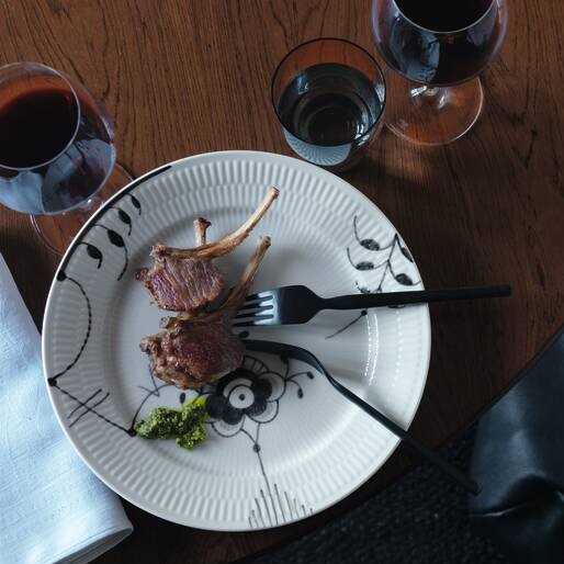 ブラックフルーテッド メガ プレート 27cm|ロイヤル コペンハーゲン