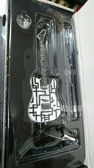 布袋寅泰 ギター・フィギュア HOTEI MAIN 白 | 音楽資料専門店 ロック