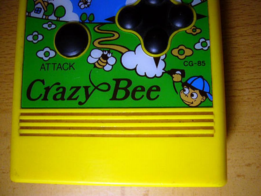 Crazy Bee Casio (1984) ▷ Retro Handheld Games