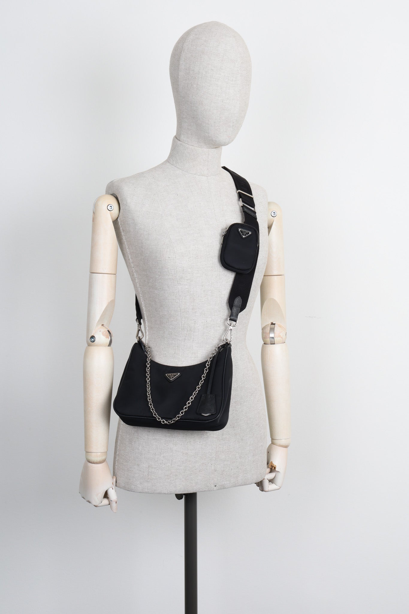 イヤホン Re-Edition 2005 Re-Nylon Prada Re-Edition 2005 Re-Nylon