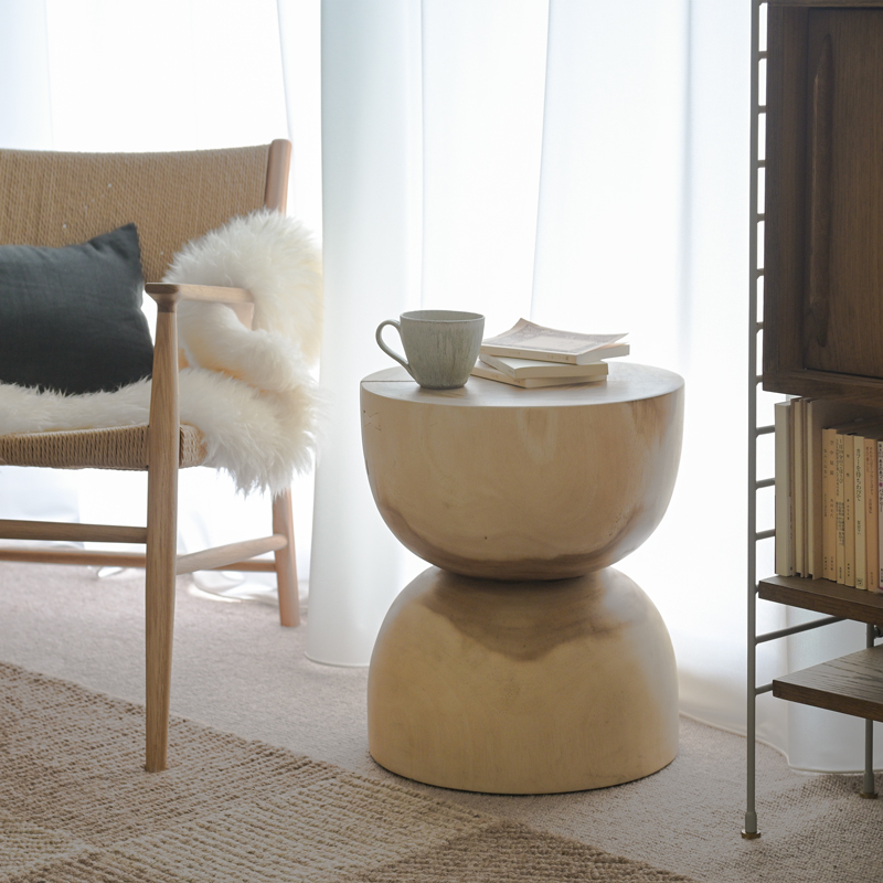 わたしの愛用品-空間にひとさじのアートをサイドテーブルhook ｜家具