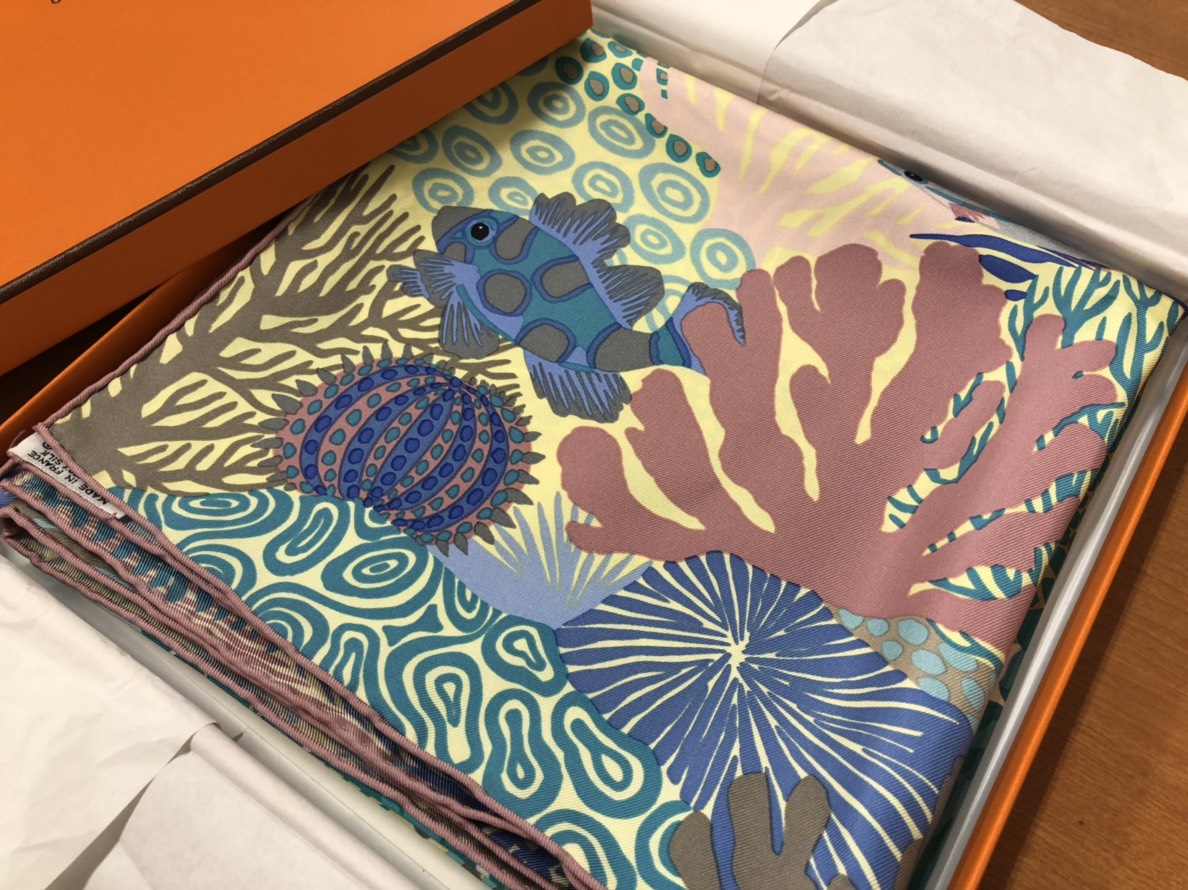 HERMES エルメス シルク100％ スカーフ 深海魚柄】を中津市のお客様