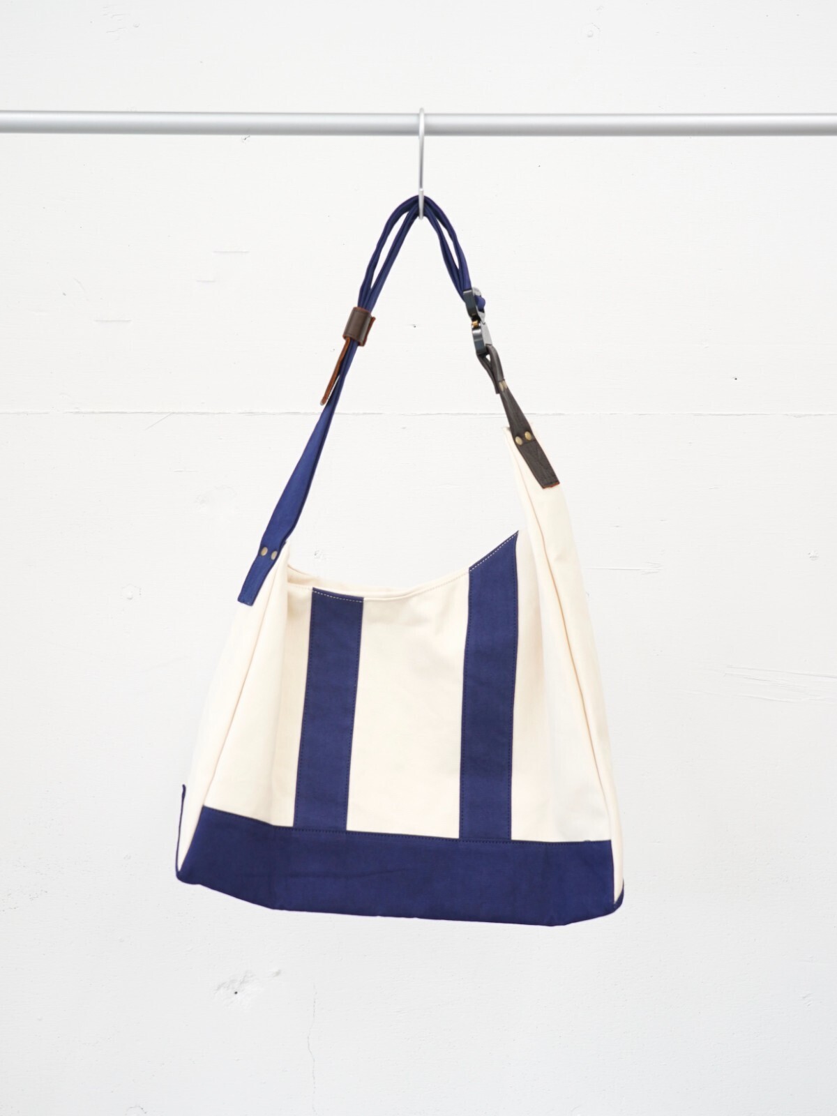 3Dカッティングメッセンジャーバッグ - コッキ レディース & メンズ