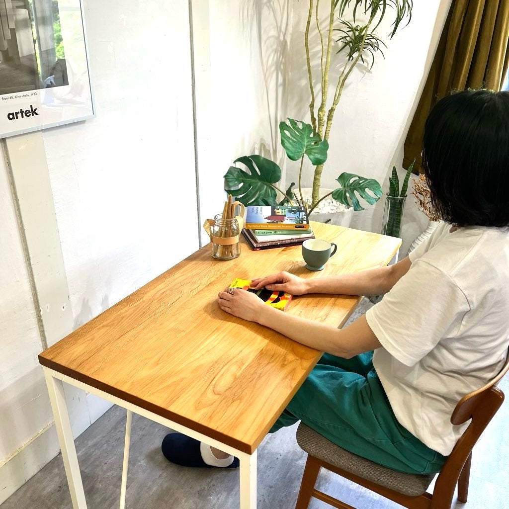 イクスス / ikususu デスク 机 アルダー無垢材 スチール脚 ホワイト
