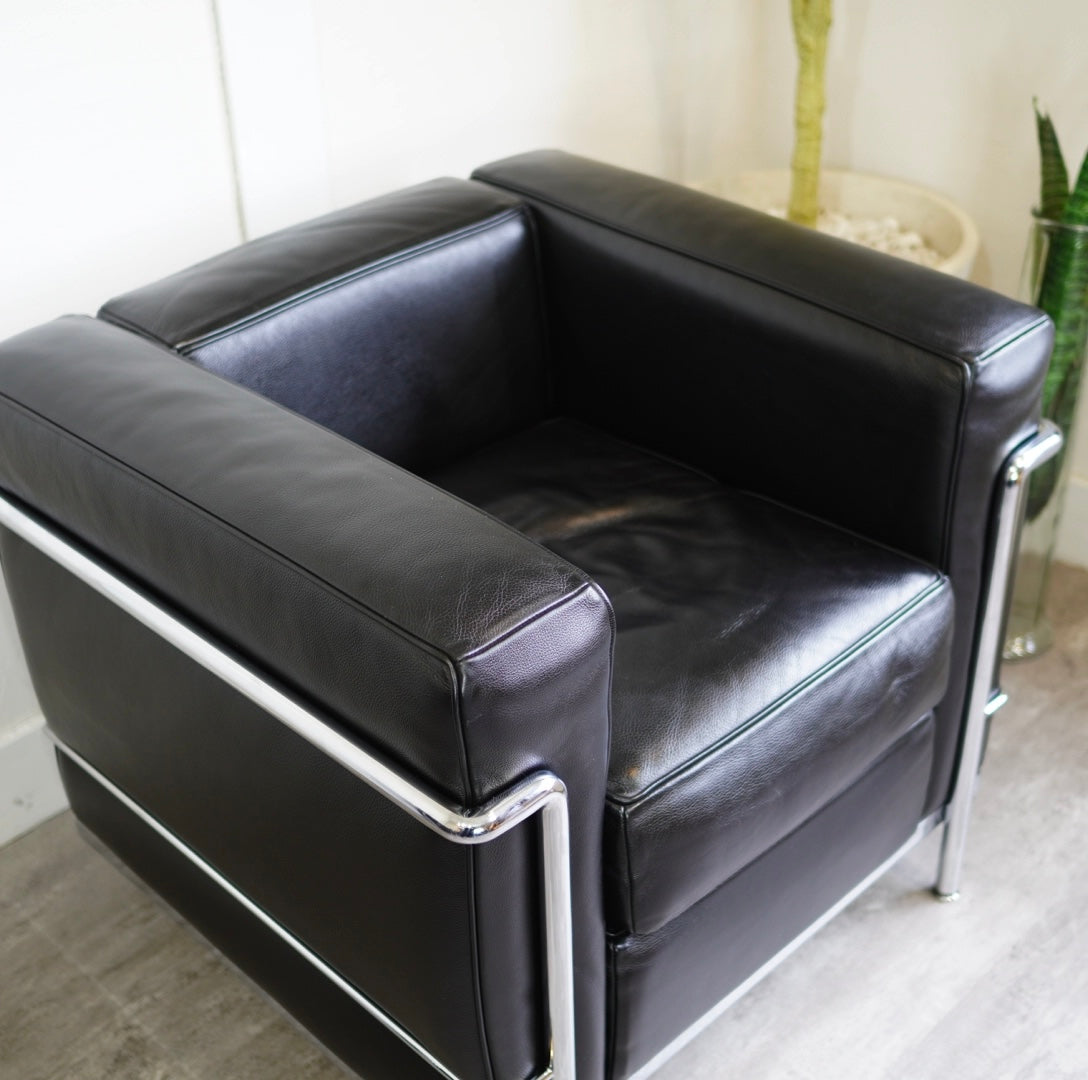 カッシーナ Cassina LC2 1人掛けソファ ブラック ル・コルビュジェ 本