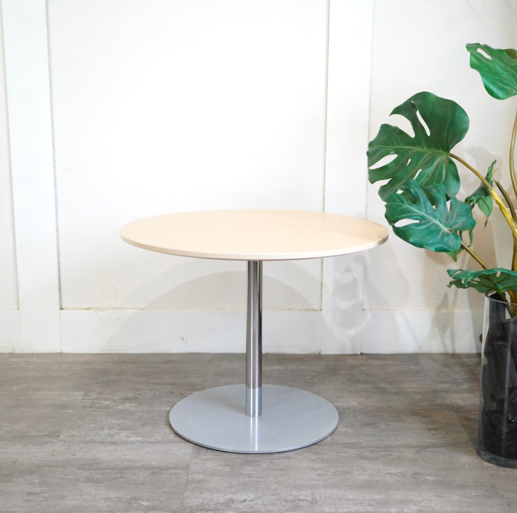 イノベーター / innovator 118 サイドテーブル 60㎝ 円 オーク材 中古