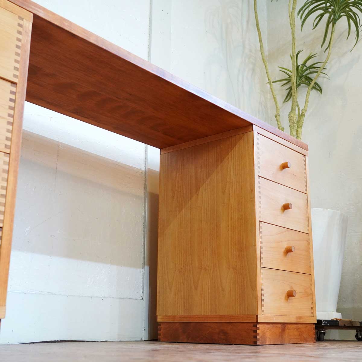 イクスス / ikususu 両袖机 デスク 中古 アルダー材 無垢材 奥行き浅い