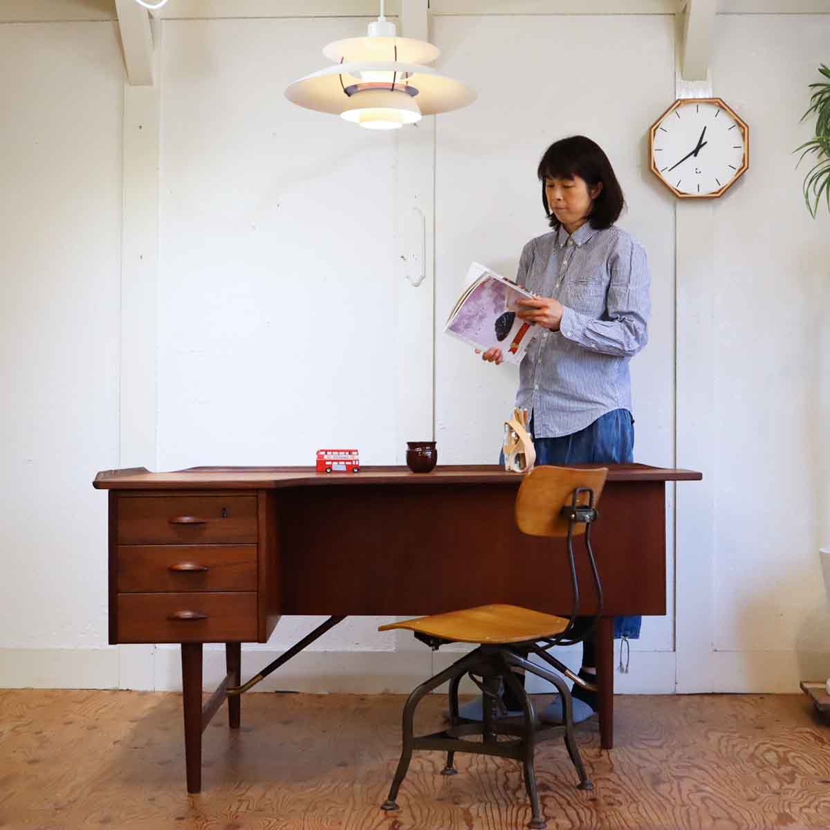 片袖デスク チーク材 机 デンマーク製 北欧 ヴィンテージ