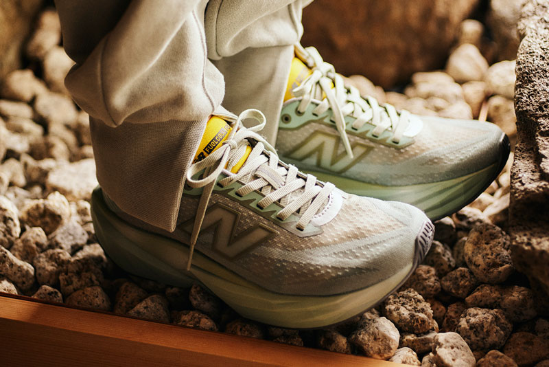 ニューバランスから東京を象徴する銀杏をモチーフにデザインされた限定