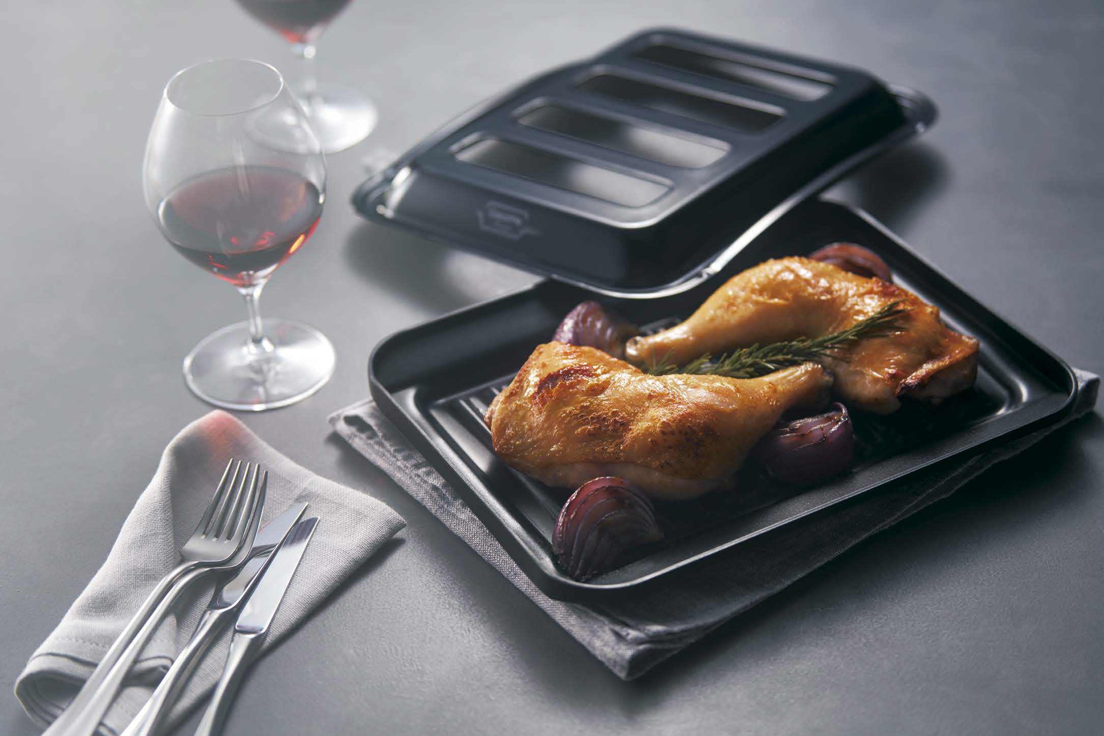 重厚感のある鋳物五徳とガスならではの強火力 ビルトインガスコンロ