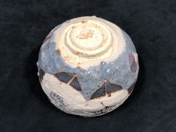 出張買取】若尾 利貞 作『鼠志野 茶碗』 ｜骨董品買取 緑和堂