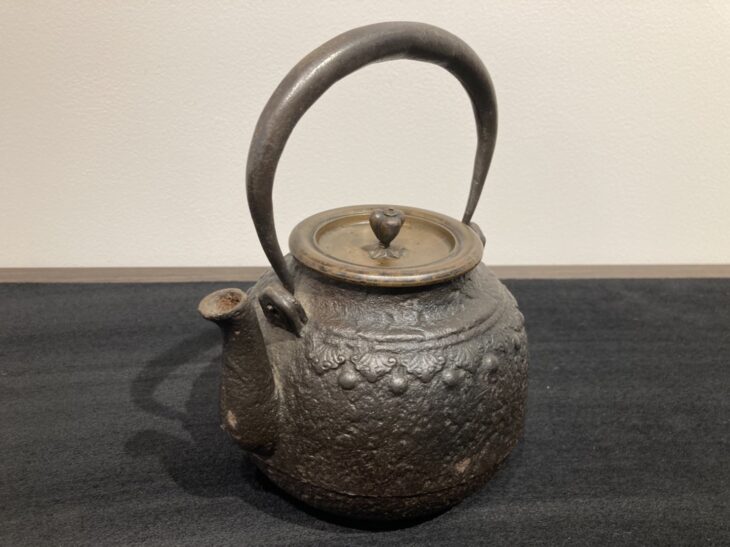 龍文堂 造『鉄瓶』 ｜骨董品買取 緑和堂