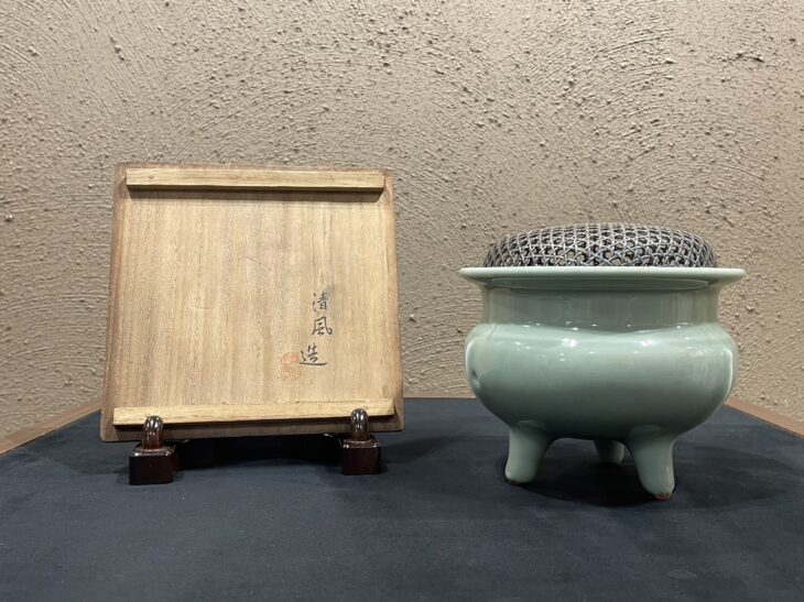 4代 清風 与平 作『秘色窯袴腰香炉』 ｜骨董品買取 緑和堂