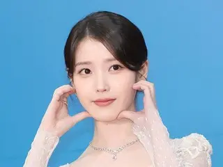 IU（アイユー）、「おつかれさま」に続いてまたクリスマスサンタに