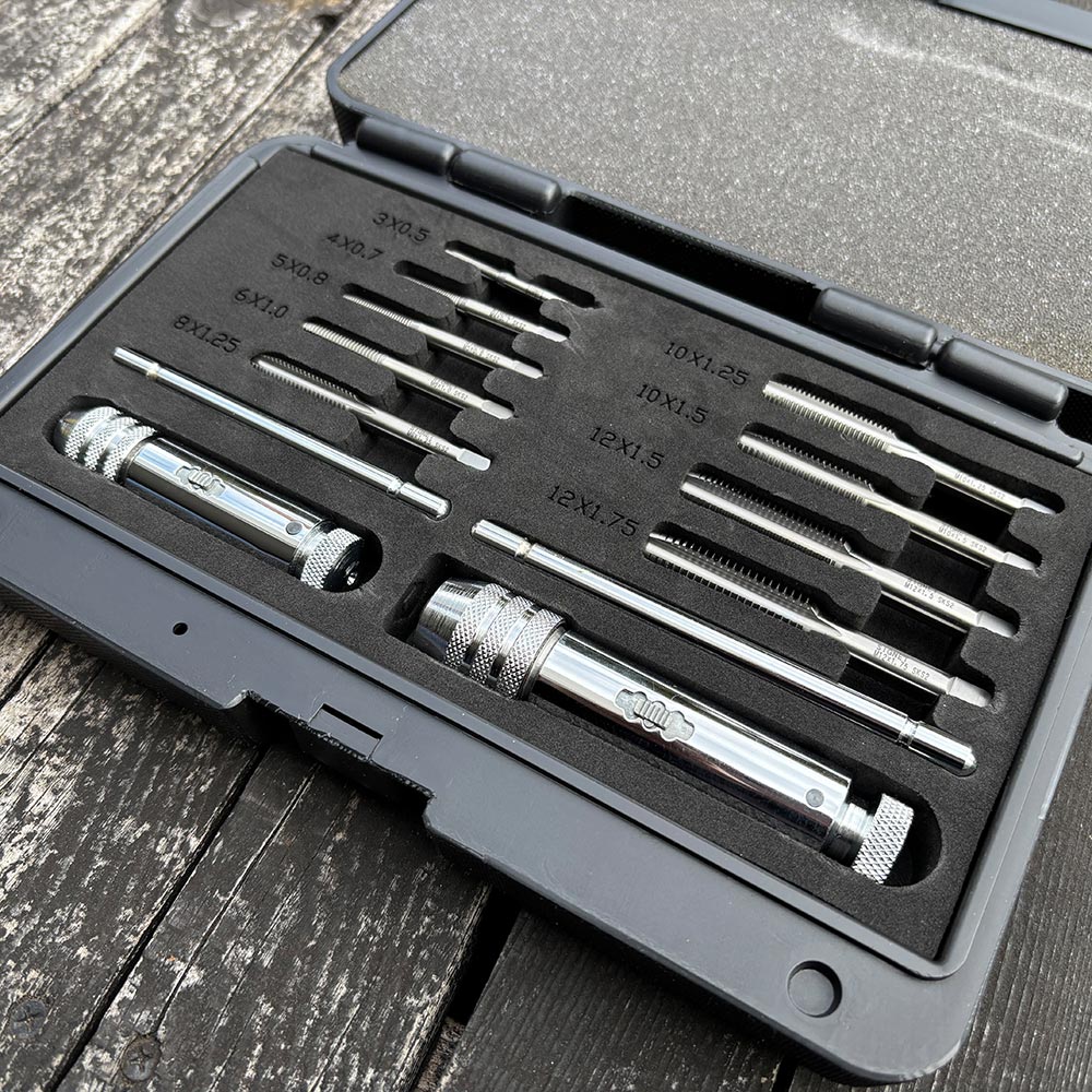 廃番だけど､､､なめたネジ穴の修正と清掃に、日本＆ドイツ製のSIGNET