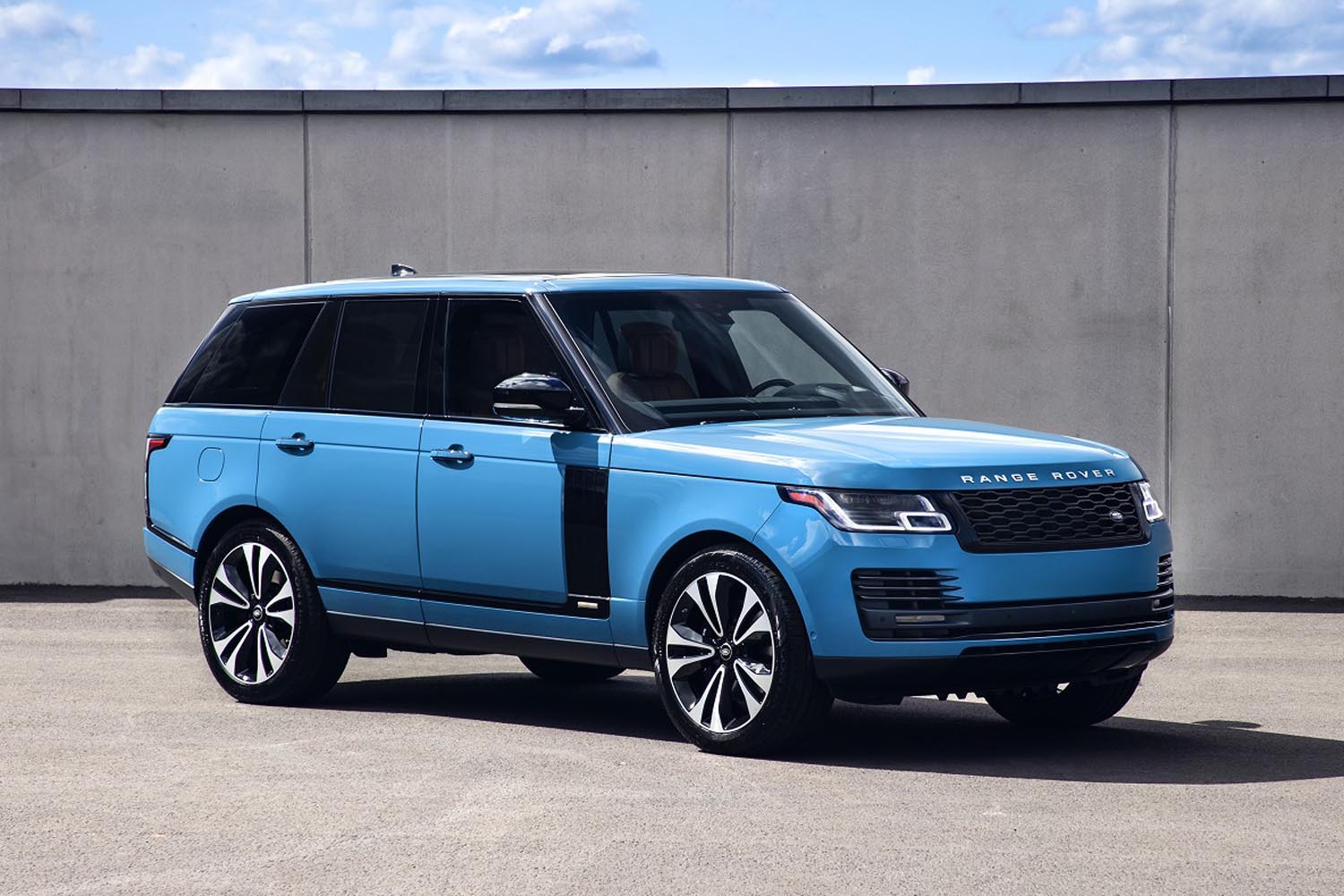 レンジローバー」の2021年モデル受注開始 特別なアイテムを装着した