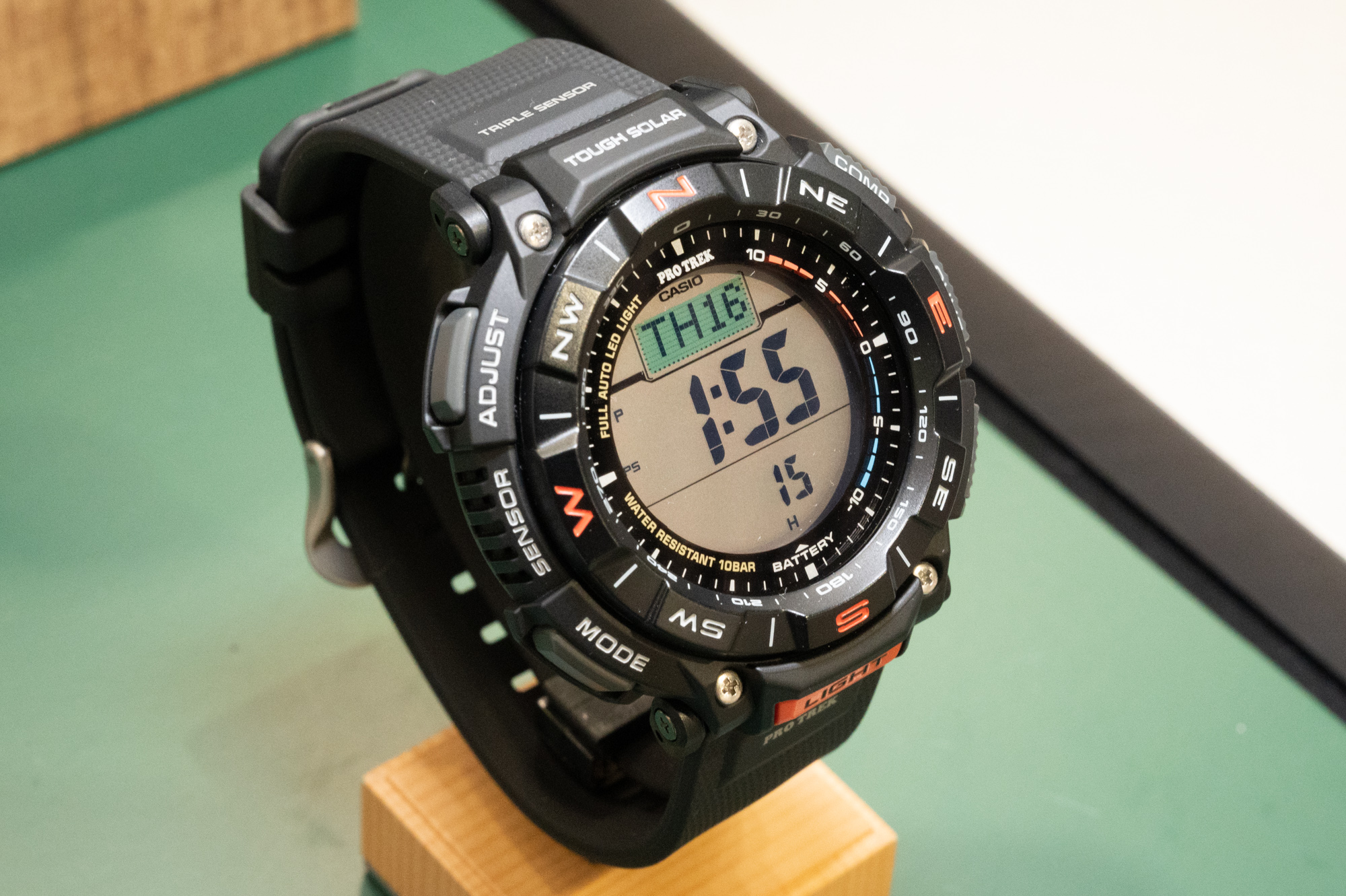 カシオPRO TREK、二層液晶でバイオプラ全面採用「PRG-340」 - Impress