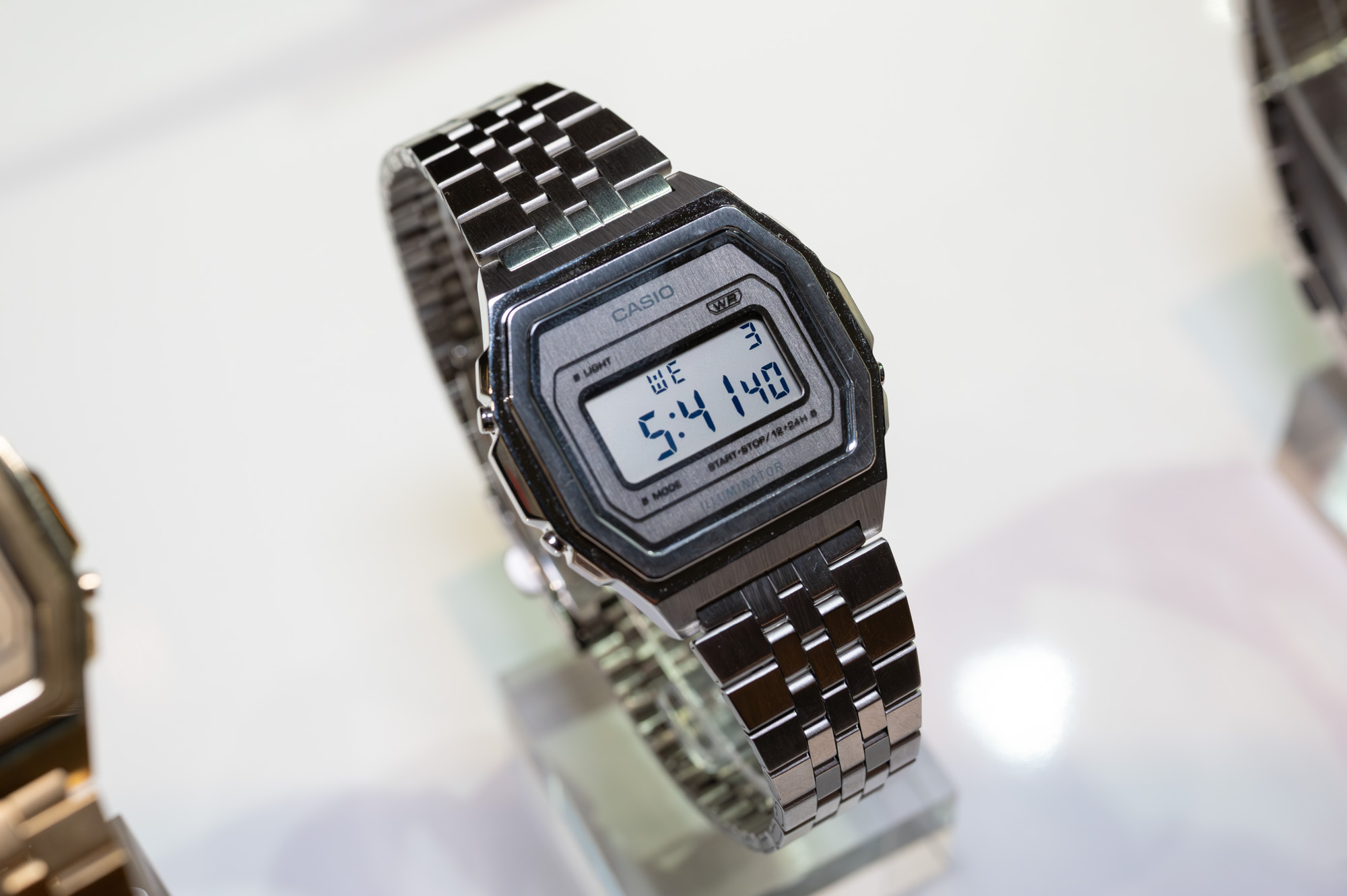 カシオ、レトロなフルメタル「A1000」に新型 - Impress Watch