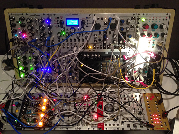 モジュラーシンセの魅力 | 東北工業大学 東北工業大学