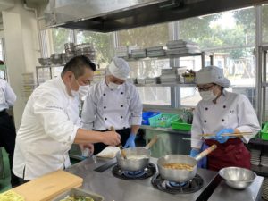 特別授業「寿司日本料理 葵代表取締役 渕田仁志先生」｜お知らせ